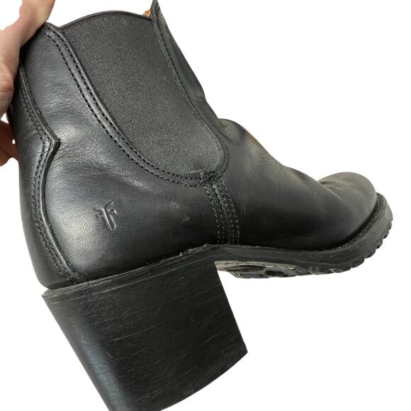 Frye Sabrina Chelsea Boot Chunky Black Leather Block Heel Vibram Sole Womens 8? - Picture 7 of 8